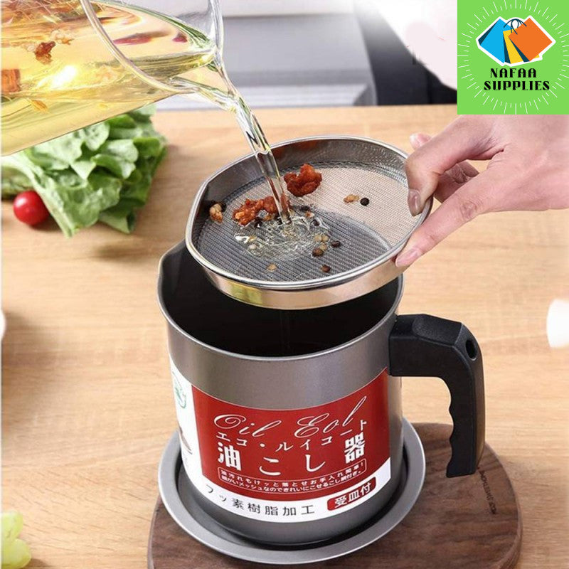 Frying Oil and Grease Container With Strainer, 1.4 Liter Stainless Steel Oil Storage Container with Lid Easy Grip Handle Suitable For Storing Frying Oil And Cooking Grease , Silver